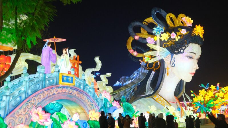 Experience_the_Magic__Zigong_s_Dinosaur_Lantern_Festival_Lights_Up_the_Night____