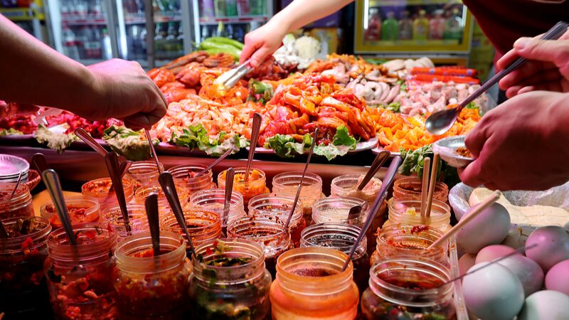 Experience_the_Magic_of_Kunming_s_Shuangqiao_Night_Market____ - News for amigos, by amigos Experience_the_Magic_of_Kunming_s_Shuangqiao_Night_Market____