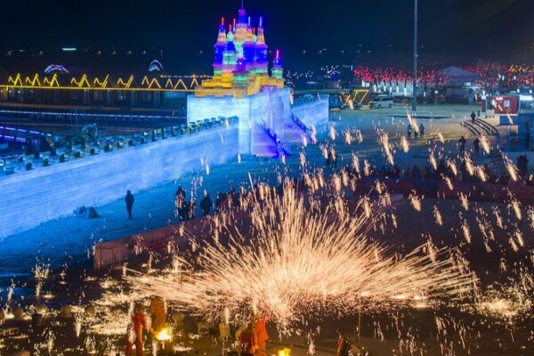 Experience the Magic of Molten Iron Fireworks at Wolong Lake’s Ice Castle 🎆❄️ Experience_the_Magic_of_Molten_Iron_Fireworks_at_Wolong_Lake_s_Ice_Castle____