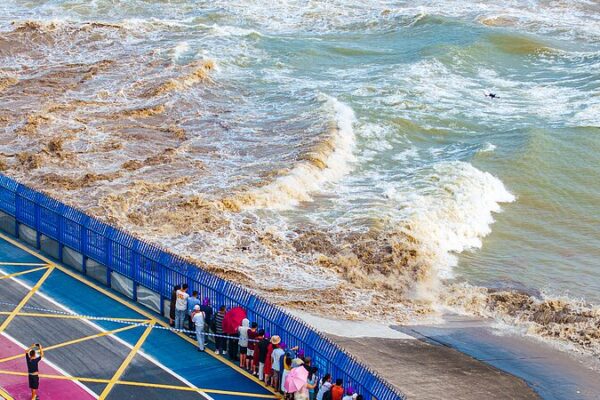 Experience the World’s Largest Tidal Bore in East China’s Zhejiang Province! 🌊 Experience_the_World_s_Largest_Tidal_Bore_in_East_China_s_Zhejiang_Province___ video poster