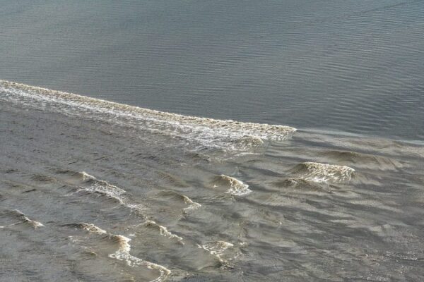 Experience_the_World_s_Largest_Tidal_Bore_on_China_s_Qiantang_River___poster-1 - News for amigos, by amigos Experience_the_World_s_Largest_Tidal_Bore_on_China_s_Qiantang_River__ video poster