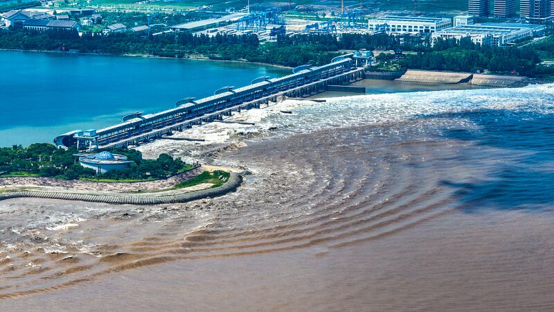 Experience_the_World_s_Largest_Tidal_Bore_on_Qiantang_River___poster - News for amigos, by amigos Experience_the_World_s_Largest_Tidal_Bore_on_Qiantang_River__ video poster