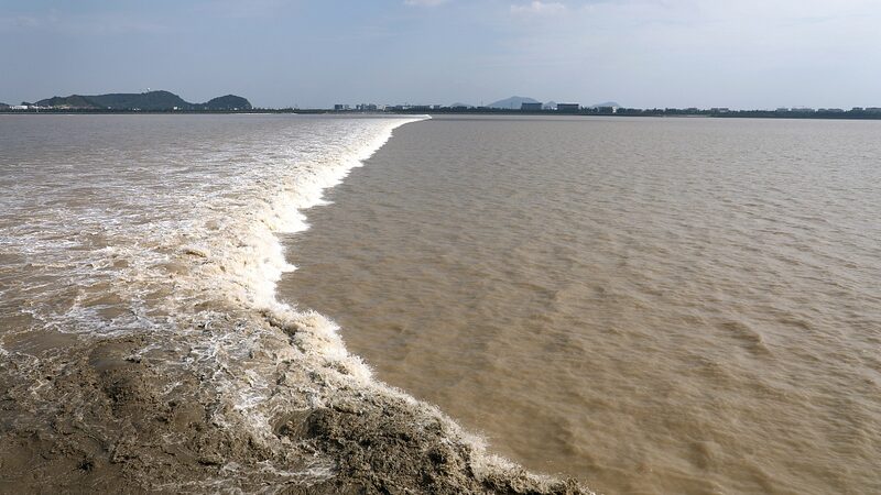 Experience_the_World_s_Largest_Tidal_Bore_on_the_Qiantang_River___poster - News for amigos, by amigos Experience_the_World_s_Largest_Tidal_Bore_on_the_Qiantang_River__ video poster
