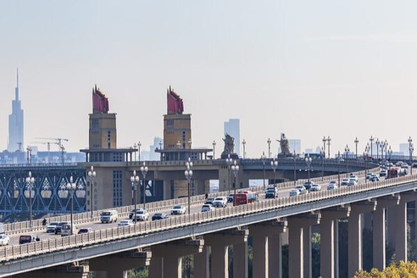___Exploring_China_s_Iconic_Nanjing_Yangtze_River_Bridge__A_Double_Decker_Marvel_ video poster