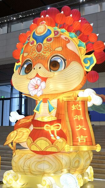 Exploring_China_s_Vibrant_Spring_Festival_Traditions_with_Lyne_Lin_poster - News for amigos, by amigos Exploring_China_s_Vibrant_Spring_Festival_Traditions_with_Lyne_Lin video poster
