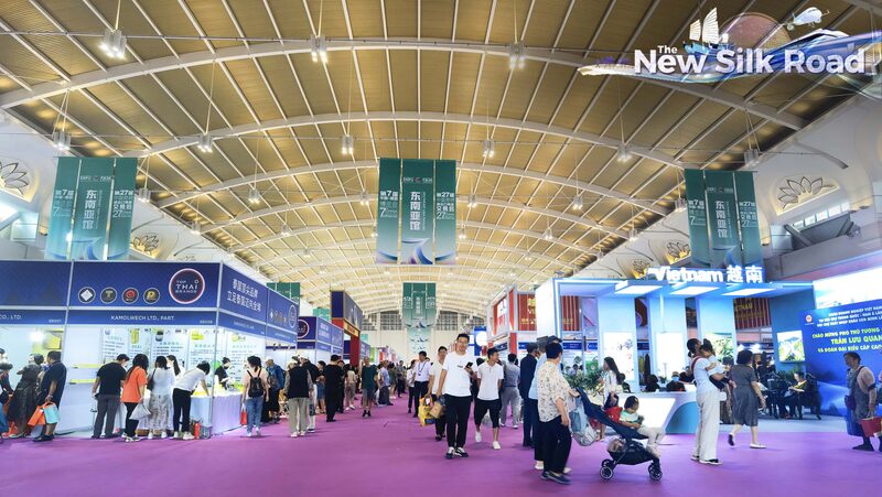 Exploring_the_7th_China_South_Asia_Expo_in_Kunming__A_Global_Gathering____ video poster