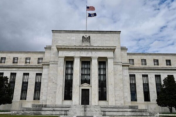 Fed’s High-Interest Rates: A Global Economic Tightrope 🌐💰 Fed_s_High_Interest_Rates__A_Global_Economic_Tightrope___