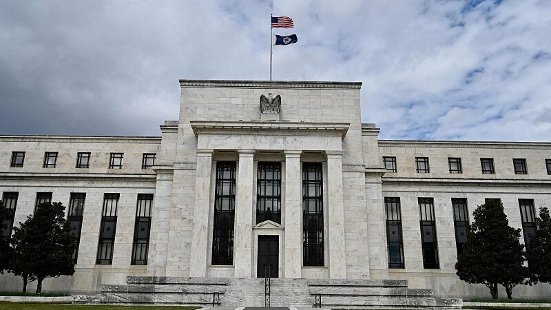 Fed_s_High_Interest_Rates__A_Global_Economic_Tightrope___ - News for amigos, by amigos Fed_s_High_Interest_Rates__A_Global_Economic_Tightrope___