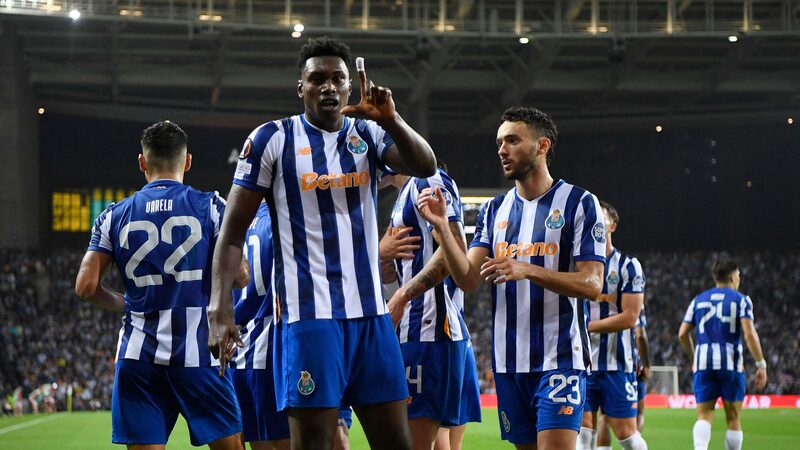 Fernandes_Sees_Red_Again_as_Man_United_Draw_3_3_with_Porto___ - News for amigos, by amigos Fernandes_Sees_Red_Again_as_Man_United_Draw_3_3_with_Porto___