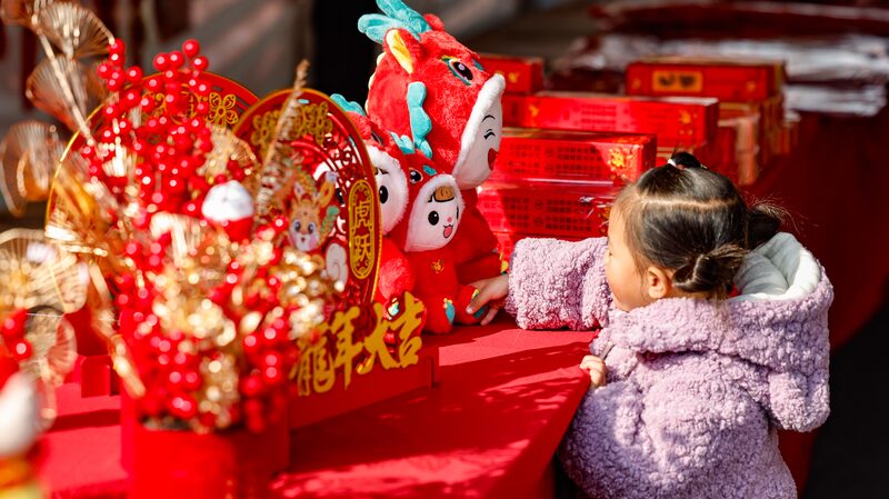 Festive_Vibes_at_Wuhan_s_Holiday_Markets_Welcome_the_Year_of_the_Loong__ - News for amigos, by amigos Festive_Vibes_at_Wuhan_s_Holiday_Markets_Welcome_the_Year_of_the_Loong__