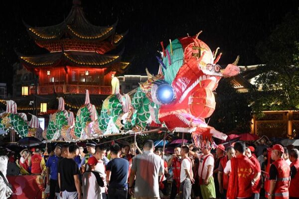 Fire and Tradition: Liancheng’s Cultural Festival Lights Up the Night Fire_and_Tradition__Liancheng_s_Cultural_Festival_Lights_Up_the_Night