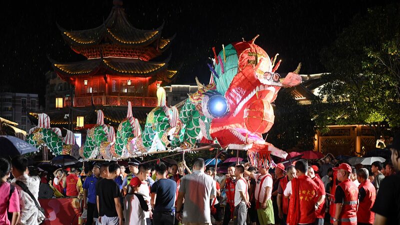 Fire_and_Tradition__Liancheng_s_Cultural_Festival_Lights_Up_the_Night