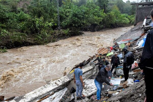 🌊 Flash Flood in Iran’s Jiroft Leaves 15 Dead __Flash_Flood_in_Iran_s_Jiroft_Leaves_15_Dead