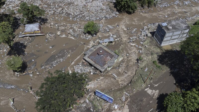 Flash_Floods_Strike_West_Sumatra__41_Lives_Lost__17_Missing__ - News for amigos, by amigos ___Flash_Floods_Strike_West_Sumatra__41_Lives_Lost__17_Missing__