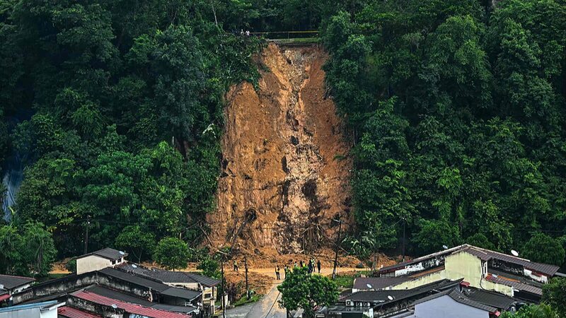Flash_Floods_Swamp_Kuala_Lumpur_____Asia_s_Top_Stories_You_Missed