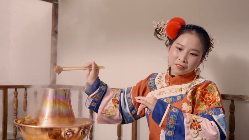 Food_Vlogger_Sister_Peach_Brings_Traditional_Chinese_New_Year_Feast_to_Life___poster - News for amigos, by amigos Food_Vlogger_Sister_Peach_Brings_Traditional_Chinese_New_Year_Feast_to_Life__ video poster