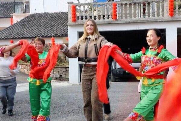 Foreign_Tourists_Flock_to_the_Chinese_Mainland_Ahead_of_Spring_Festival__ video poster