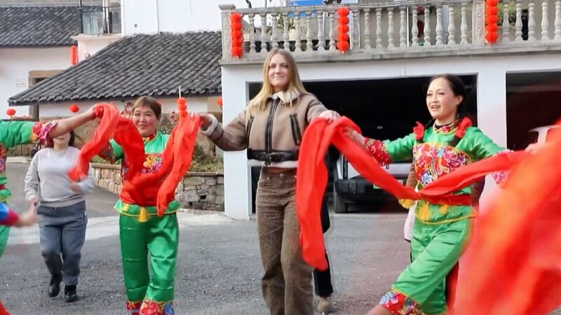 Foreign_Tourists_Flock_to_the_Chinese_Mainland_Ahead_of_Spring_Festival___poster - News for amigos, by amigos Foreign_Tourists_Flock_to_the_Chinese_Mainland_Ahead_of_Spring_Festival__ video poster