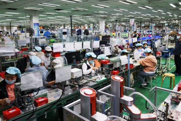 Foxconn’s Zhengzhou Factory Back at Peak: Apple’s Production Soars 📱🚀 Foxconn_s_Zhengzhou_Factory_Back_at_Peak__Apple_s_Production_Soars___ video poster