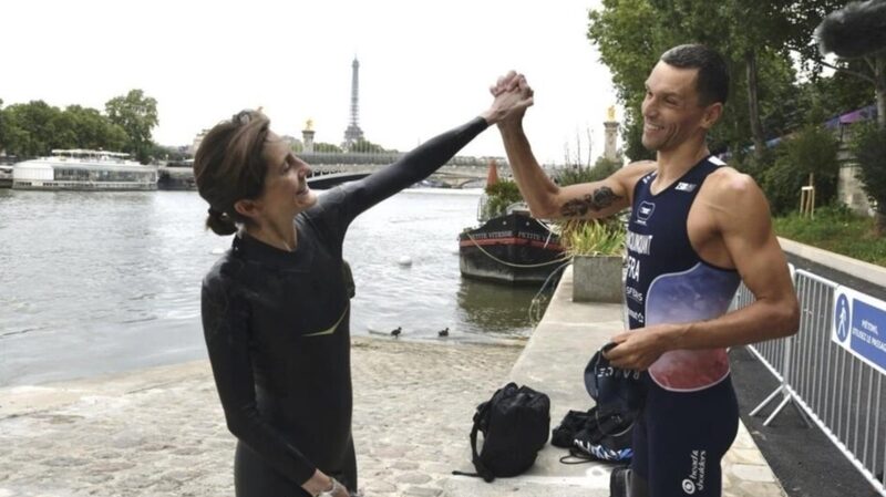 French_Sports_Minister_Takes_a_Splash_in_the_Seine_Ahead_of_Paris_Olympics - News for amigos, by amigos French_Sports_Minister_Takes_a_Splash_in_the_Seine_Ahead_of_Paris_Olympics