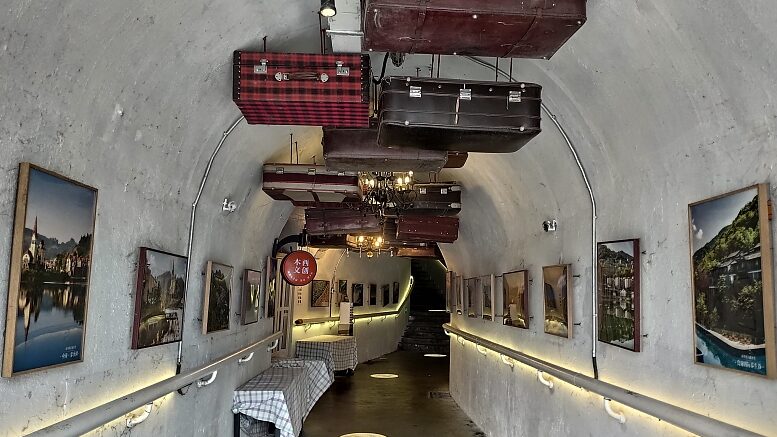 From_Bomb_Shelter_to_Art_Haven__Chongqing_s_Hidden_Gem_Stuns_Visitors - News for amigos, by amigos From_Bomb_Shelter_to_Art_Haven__Chongqing_s_Hidden_Gem_Stuns_Visitors