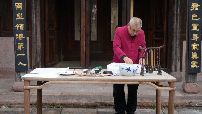 From_Sea_to_Canvas__The_Vibrant_Art_of_Fish_Rubbing_in_Xiangshan___ - News for amigos, by amigos From_Sea_to_Canvas__The_Vibrant_Art_of_Fish_Rubbing_in_Xiangshan___