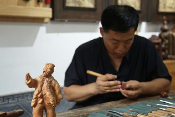 From Trees to Treasures: Yang’s Jujube Wood Carvings Bring Shaanxi’s Traditions to Life 🌳✨ From_Trees_to_Treasures__Yang_s_Jujube_Wood_Carvings_Bring_Shaanxi_s_Traditions_to_Life___