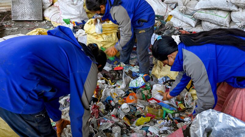 Frozen_Garbage_Piles_Up_on_Mount_Qomolangma__Cleanup_Could_Take_Years_____ - News for amigos, by amigos Frozen_Garbage_Piles_Up_on_Mount_Qomolangma__Cleanup_Could_Take_Years_____