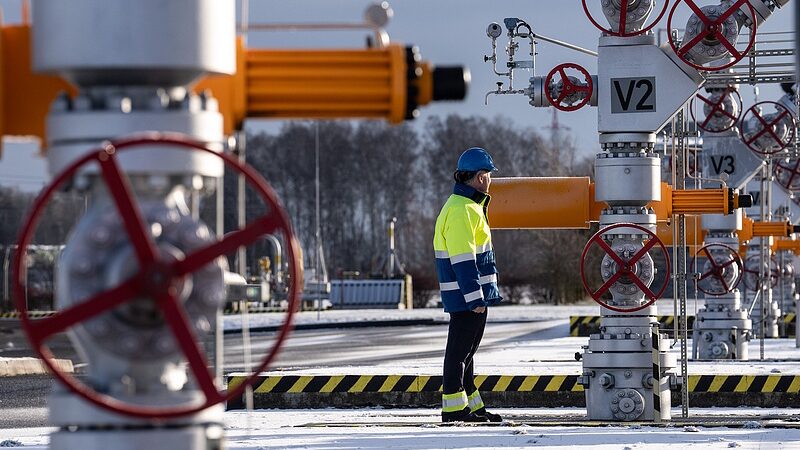 Gas_Worries_Surge_in_Europe_as_Ukraine_Halts_Russian_Transit___ video poster