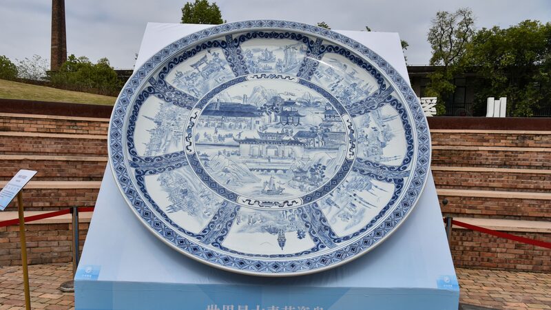 Gigantic__Silk_Road_Legend__Porcelain_Plate_Unveiled_in_China_s_Jingdezhen__ - News for amigos, by amigos Gigantic__Silk_Road_Legend__Porcelain_Plate_Unveiled_in_China_s_Jingdezhen__