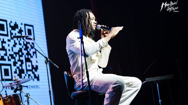 Grammy_Nominee_Maejor_Brings_Sound_Healing_to_Montreux_Jazz_Festival_China_poster - News for amigos, by amigos Grammy_Nominee_Maejor_Brings_Sound_Healing_to_Montreux_Jazz_Festival_China video poster