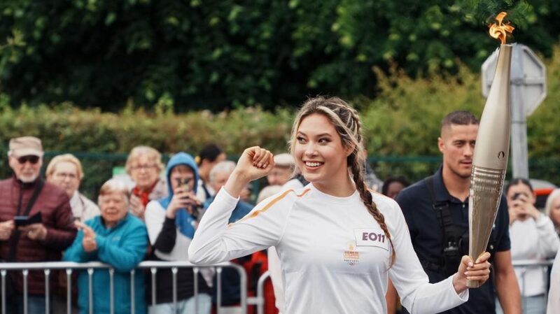 Gu_Ailing_Shines_Bright_Carrying_Torch_for_Paris_2024_Olympics__