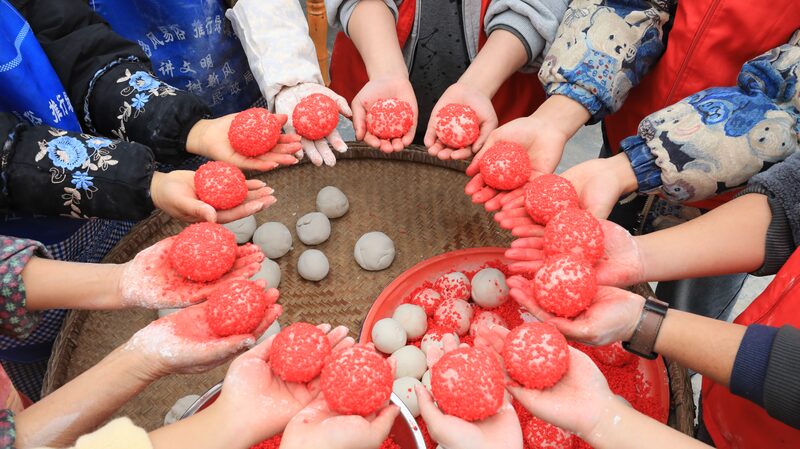 Guizhou_Villagers_Unite_Over_Sticky_Rice_Cakes_Ahead_of_Chinese_New_Year - News for amigos, by amigos Guizhou_Villagers_Unite_Over_Sticky_Rice_Cakes_Ahead_of_Chinese_New_Year