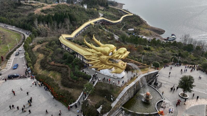 Guizhou_s_Epic_Dragon_Corridor_Thrills_Visitors_in_the_Year_of_the_Dragon__ - News for amigos, by amigos Guizhou_s_Epic_Dragon_Corridor_Thrills_Visitors_in_the_Year_of_the_Dragon__