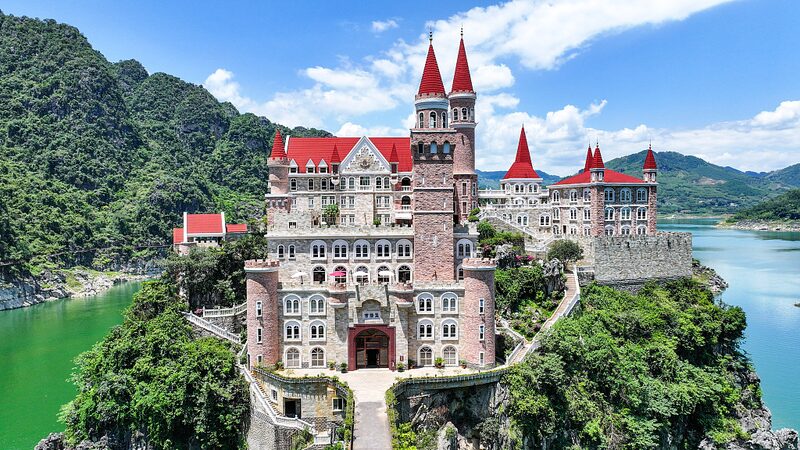 Guizhou_s_Gothic_Castle__A_Fairytale_Rising_from_Wanfeng_Lake - News for amigos, by amigos Guizhou_s_Gothic_Castle__A_Fairytale_Rising_from_Wanfeng_Lake
