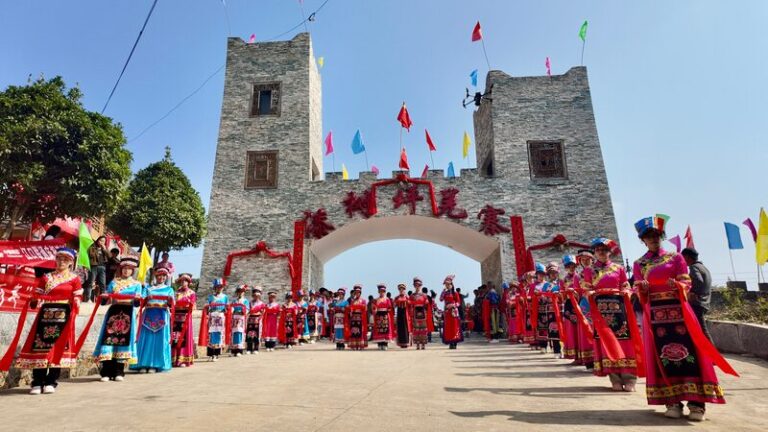 Guizhou_s_Qiang_Ethnic_Group_Celebrates_New_Year_with_Song_and_Dance__