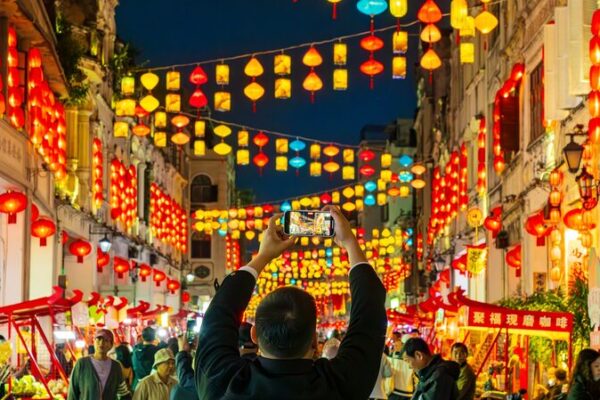 Haikou’s Qilou Street Shines Bright for Spring Festival 🎊 Haikou_s_Qilou_Street_Shines_Bright_for_Spring_Festival__