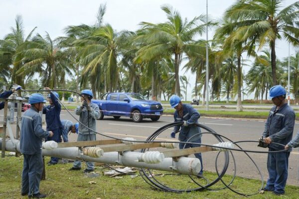 🌞 Hainan Springs Back: Construction Resumes After Typhoon Yagi __Hainan_Springs_Back__Construction_Resumes_After_Typhoon_Yagi