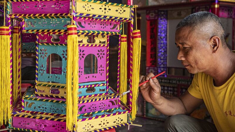 Hainan_s_Vibrant_Lantern_Festival_Lights_Up_the_Night__ - News for amigos, by amigos Hainan_s_Vibrant_Lantern_Festival_Lights_Up_the_Night__