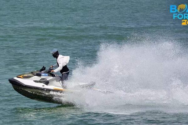 Hainan’s Water Adventures Fuel Economic Boom 🌊🚀 Hainan_s_Water_Adventures_Fuel_Economic_Boom___