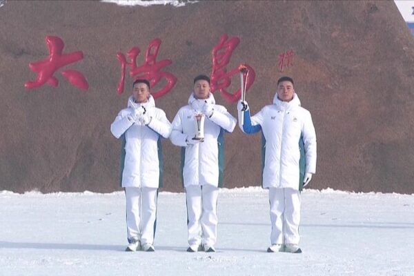 🔥 Harbin Lights Up the Flame for Asian Winter Games 2025 at Sun Island Park __Harbin_Lights_Up_the_Flame_for_Asian_Winter_Games_2025_at_Sun_Island_Park video poster