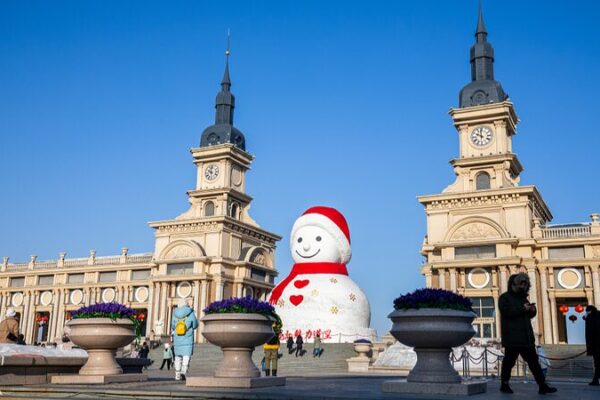 Harbin’s 18-Meter Snowman Returns to Dazzle Winter Fans ❄️☃️ Harbin_s_18_Meter_Snowman_Returns_to_Dazzle_Winter_Fans_____ video poster