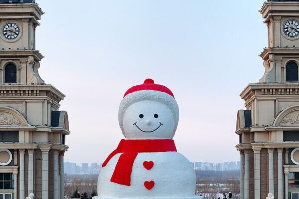 Harbin’s 18-Meter Snowman Shines Bright in Annual Winter Spectacle Harbin_s_18_Meter_Snowman_Shines_Bright_in_Annual_Winter_Spectacle video poster
