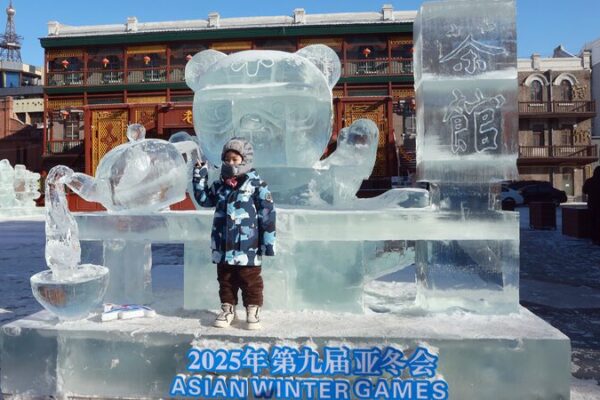 Harbin’s Cool New Stars: Binbin & Nini Ice Sculptures Wow Visitors! ❄️ Harbin_s_Cool_New_Stars__Binbin___Nini_Ice_Sculptures_Wow_Visitors____