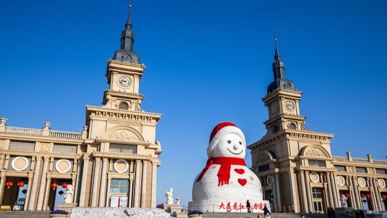 Harbin_s_Giant_Snowman_Returns__Lighting_Up_Winter_Nights video poster