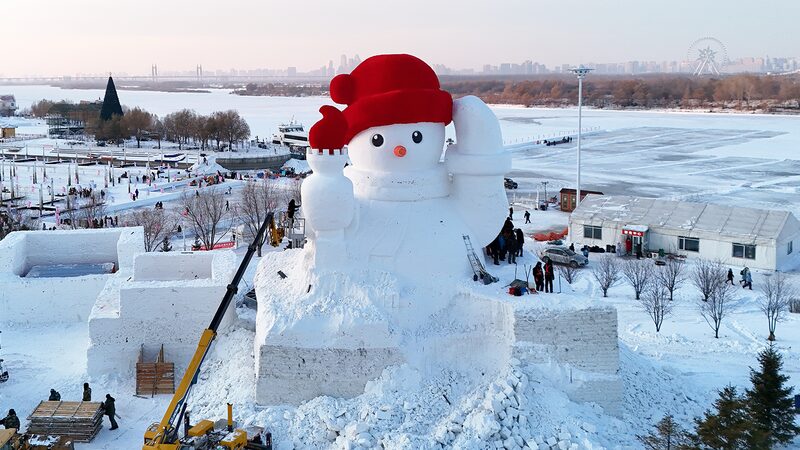 Harbin_s_Giant_Snowman__A_20_Meter_Tall_Winter_Wonder_Welcomes_Visitors_____ - News for amigos, by amigos Harbin_s_Giant_Snowman__A_20_Meter_Tall_Winter_Wonder_Welcomes_Visitors_____