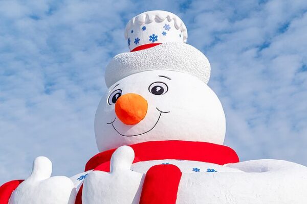 Harbin’s Giant ‘Mr Snowman’ Welcomes You to a Winter Wonderland! ❄️☃️ Harbin_s_Giant__Mr_Snowman__Welcomes_You_to_a_Winter_Wonderland______ video poster