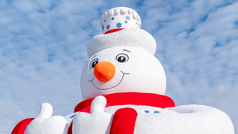 Harbin_s_Giant__Mr_Snowman__Welcomes_You_to_a_Winter_Wonderland_______poster - News for amigos, by amigos Harbin_s_Giant__Mr_Snowman__Welcomes_You_to_a_Winter_Wonderland______ video poster