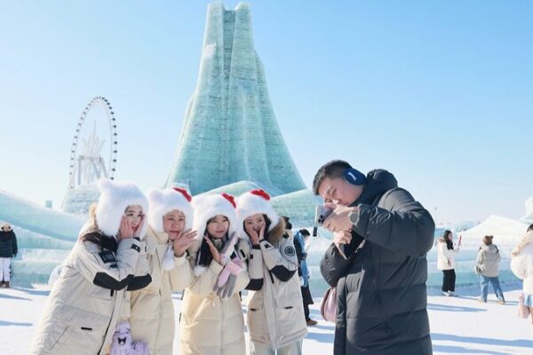 Harbin’s Ice Wonderland Bids Farewell with Record Crowds ❄️🎉 Harbin_s_Ice_Wonderland_Bids_Farewell_with_Record_Crowds____
