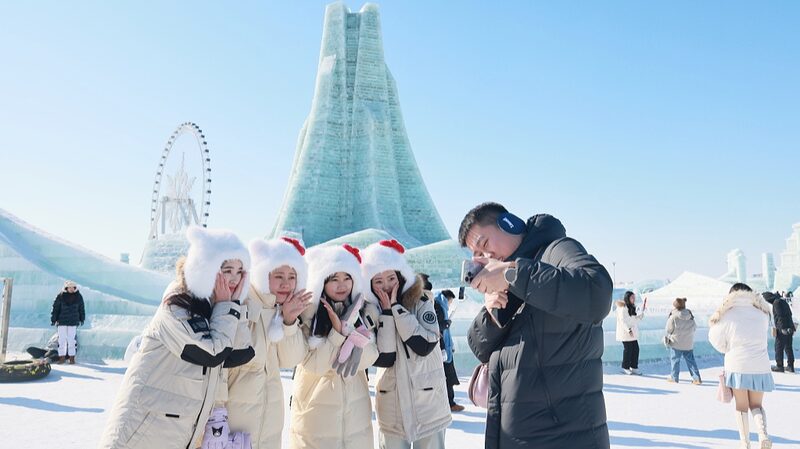 Harbin_s_Ice_Wonderland_Bids_Farewell_with_Record_Crowds____ - News for amigos, by amigos Harbin_s_Ice_Wonderland_Bids_Farewell_with_Record_Crowds____